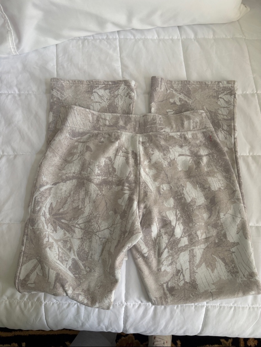 Hollister Beige &‎ Cream Camouflage Print Joggers S  slight flare 29” inseam - Picture 3 of 4